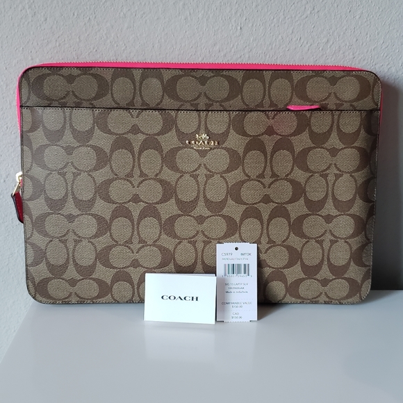 ❗SOLD❗❤Coach | Laptop Sleeve In Colorblock Signature - Picture 16 of 16
